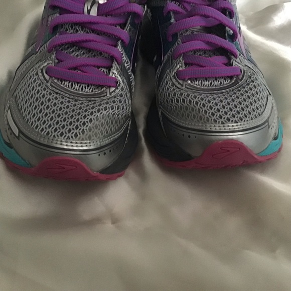 Brooks GTS 17 - Picture 4 of 8